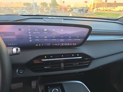 Certified 2025 Buick Enclave Preferred FWD image 19