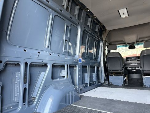 Used 2019 Mercedes-Benz Sprinter 144 image 18
