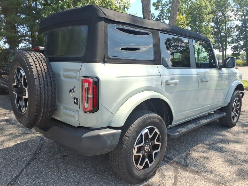 Used 2024 Ford Bronco Outer Banks AWD/4WD image 2