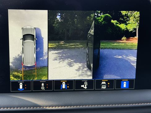 Used 2023 GMC Yukon AT4 w/ Technology Package image 32