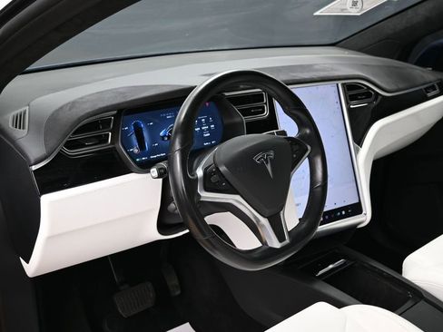 Used 2017 Tesla Model X 90D image 19