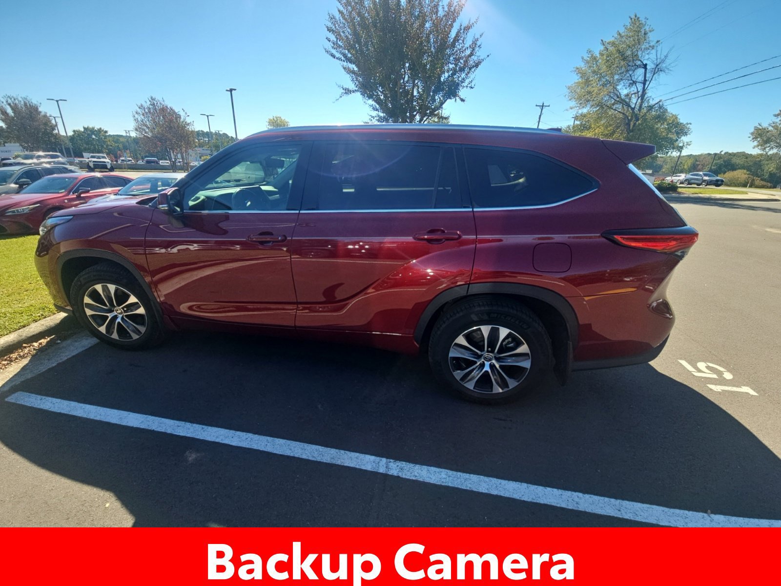 Used 2020 Toyota Highlander XLE AWD/4WD image 13