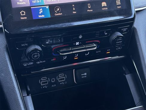 Used 2023 Jeep Grand Cherokee L Limited image 18