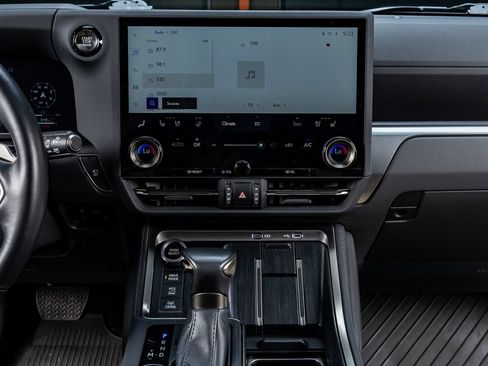 Used 2024 Lexus GX 550 AWD/4WD image 24