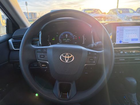 Used 2025 Toyota Camry LE FWD image 18