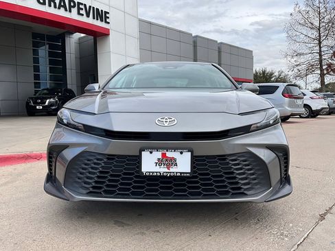 Used 2025 Toyota Camry SE image 4