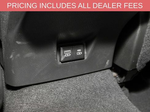 Used 2025 Toyota Camry SE FWD image 6