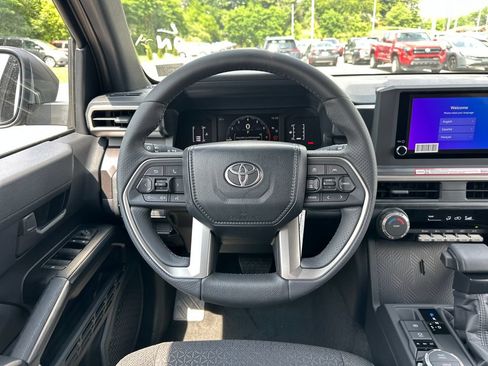 Used 2026 Toyota 4Runner SR5 AWD/4WD image 18