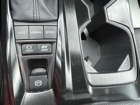 Used 2025 Toyota Camry LE FWD image 31