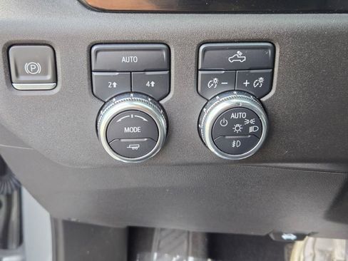 Used 2023 GMC Sierra 1500 Elevation image 28