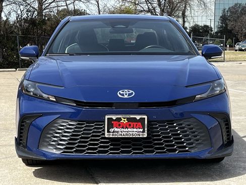 Used 2025 Toyota Camry SE image 7