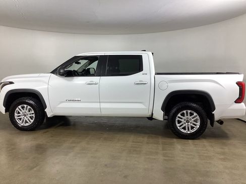 Used 2022 Toyota Tundra SR5 AWD/4WD image 9
