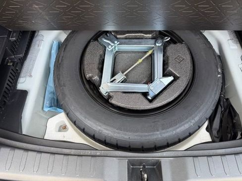 Used 2022 Toyota RAV4 SE w/ Convenience Package image 13