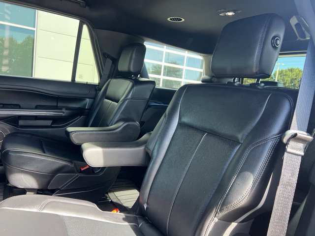 Used 2020 Ford Expedition XLT w/ Equipment Group 202A AWD/4WD image 23