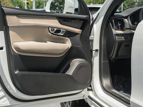 New 2026 Volvo XC90 B6 Plus w/ Protection Package Premier AWD/4WD image 40