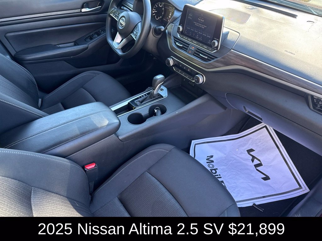 Used 2025 Nissan Altima 2.5 SV FWD image 17