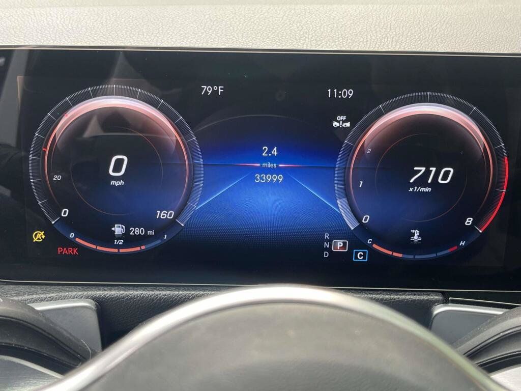 Certified 2023 Mercedes-Benz GLB 250 4MATIC w/ Premium Package image 3