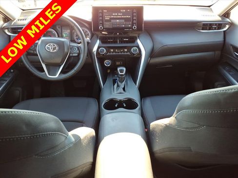 Used 2021 Toyota Venza LE w/ Carpet Mat Package (TMS) image 11