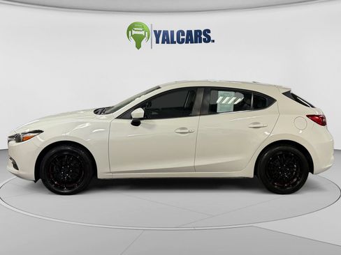 Used 2017 MAZDA MAZDA3 Touring FWD image 2