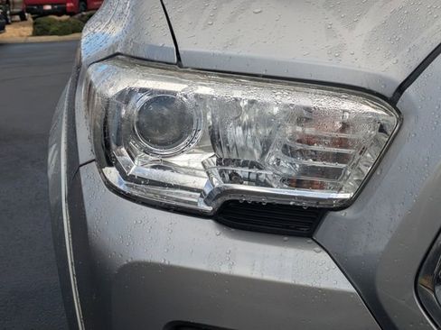 Used 2019 Toyota Tacoma SR5 image 10