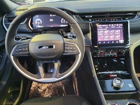 New 2025 Jeep Grand Cherokee L Altitude image 4