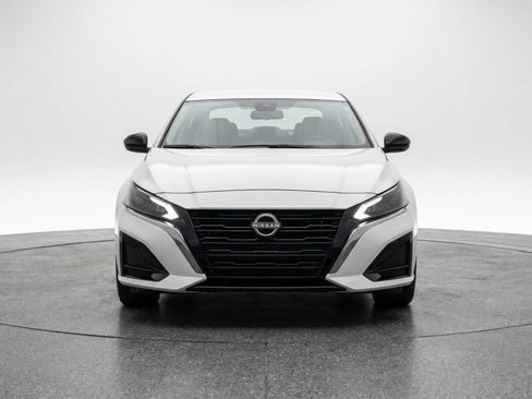 Used 2025 Nissan Altima 2.5 SV FWD image 2
