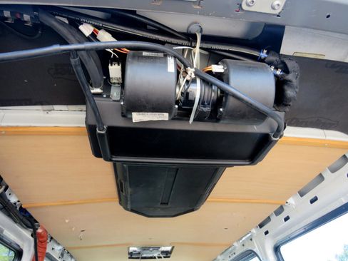 Used 2010 Freightliner Sprinter 2500 image 35