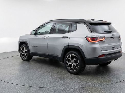 Used 2025 Jeep Compass Limited image 6