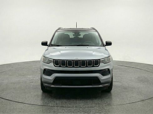 Used 2025 Jeep Compass Limited AWD/4WD image 2