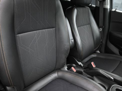 Used 2020 Chevrolet Trax LT w/ LT Convenience Package image 16