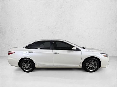 Used 2017 Toyota Camry SE FWD image 2