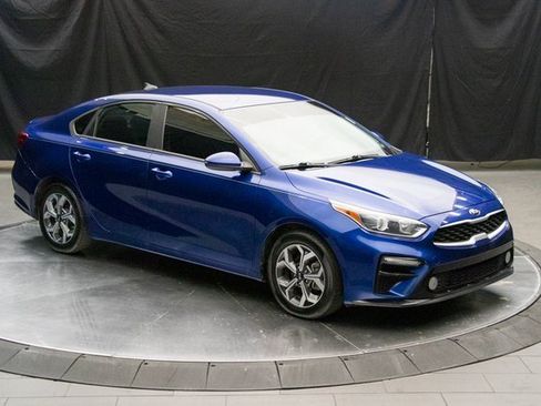 Used 2020 Kia Forte LXS image 2