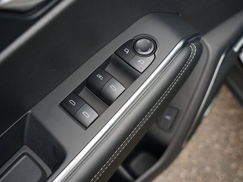 Used 2025 GMC Acadia Elevation image 16