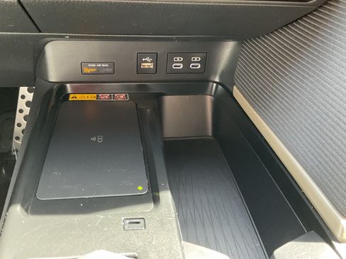 Used 2025 Toyota Camry SE FWD image 19