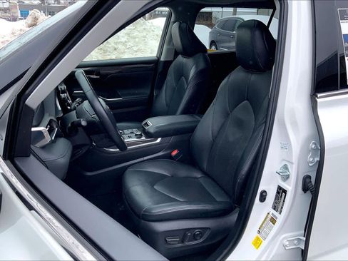 Used 2023 Toyota Highlander Limited AWD/4WD image 9