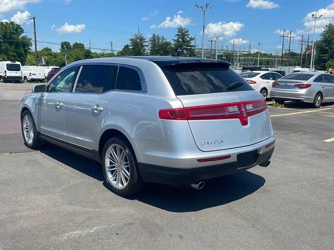 Used 2019 Lincoln MKT AWD image 3
