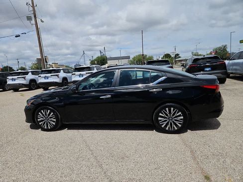 Used 2025 Nissan Altima 2.5 SV FWD image 5