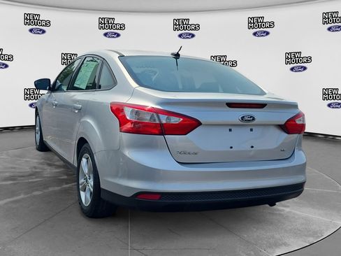Used 2014 Ford Focus SE w/ SE Winter Package FWD image 2