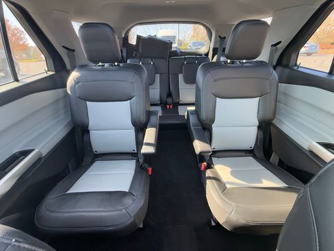 Used 2022 Ford Explorer XLT w/ Equipment Group 202A image 24