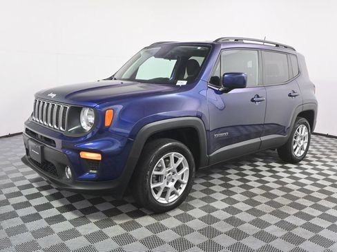 Used 2019 Jeep Renegade Latitude w/ Cold Weather Group AWD/4WD image 2