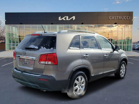 Used 2012 Kia Sorento LX w/ Convenience Pkg image 4