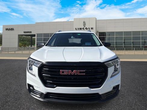 Used 2024 GMC Terrain SLT w/ Tech Package image 8