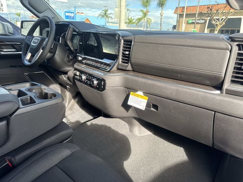 New 2026 GMC Sierra 1500 Elevation image 29
