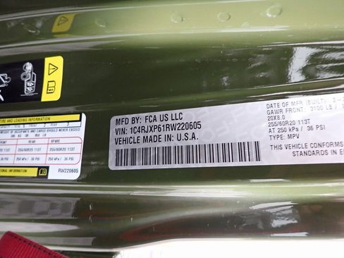 New 2024 Jeep Wrangler Unlimited Sahara w/ Technology Group image 34