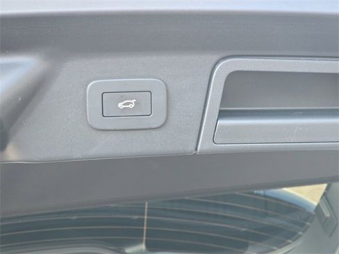 Used 2025 Land Rover Range Rover Velar Dynamic SE image 13