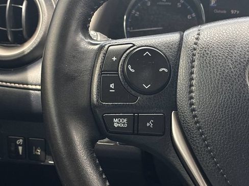 Used 2018 Toyota RAV4 Limited FWD image 23