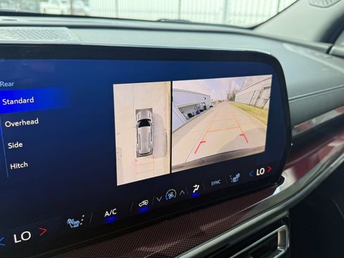 Used 2025 Chevrolet Traverse Z71 w/ Enhanced Driving Package image 17