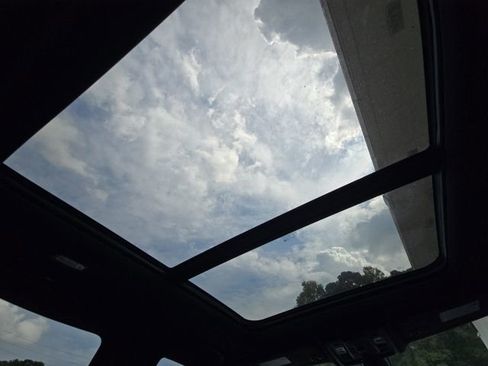 Used 2022 Chevrolet Tahoe High Country image 41