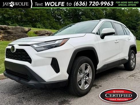 Used 2025 Toyota RAV4 XLE AWD/4WD image 1