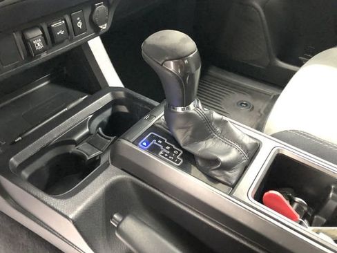 Used 2022 Toyota Tacoma TRD Sport image 24